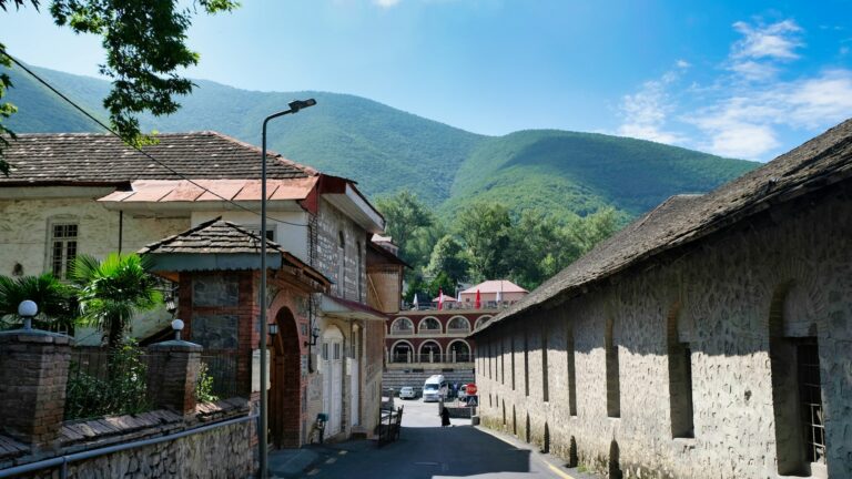 Le strade di Sheki, Azerbaigian