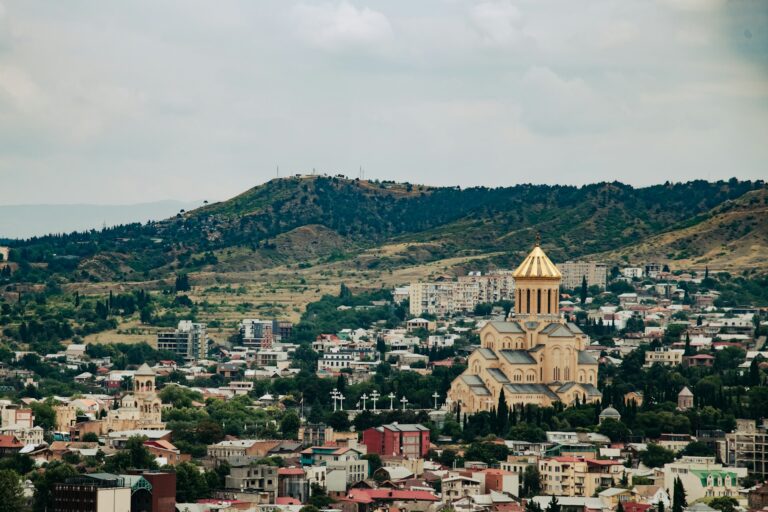 Tbilisi e la cattedrale della Trinità, Georgia