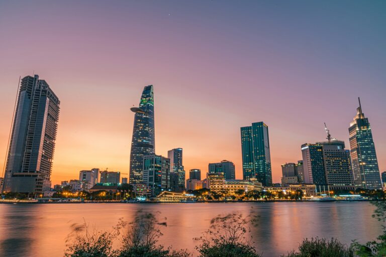 Ho Chi Minh City di sera, Vietnam